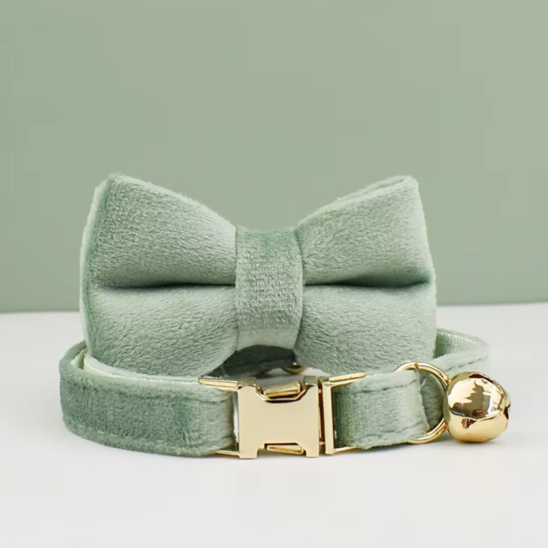 Velvet Royal kattenhalsband met Belletje & verwijderbare Strik groen