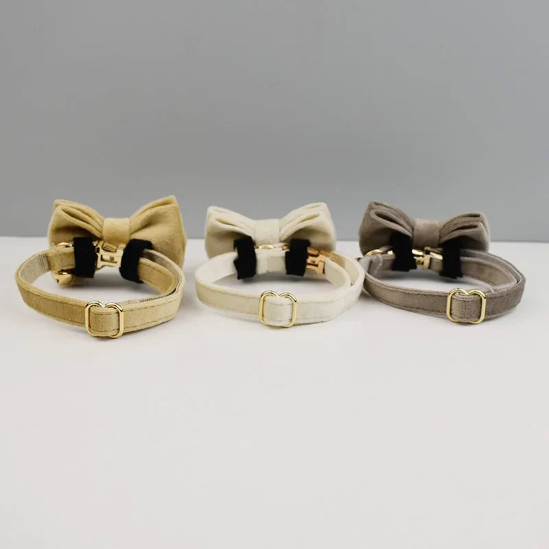 Velvet Royal kattenhalsband met Belletje en verwijderbare Strik