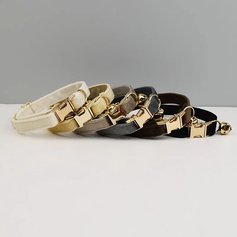 Velvet Royal kattenhalsband met Belletje en verwijderbare Strik
