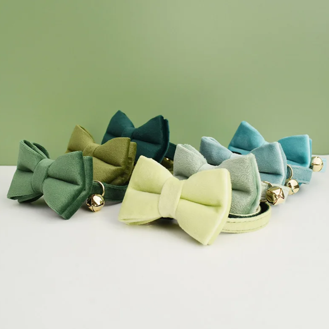 Velvet Royal kattenhalsband met Belletje & verwijderbare Strik groen